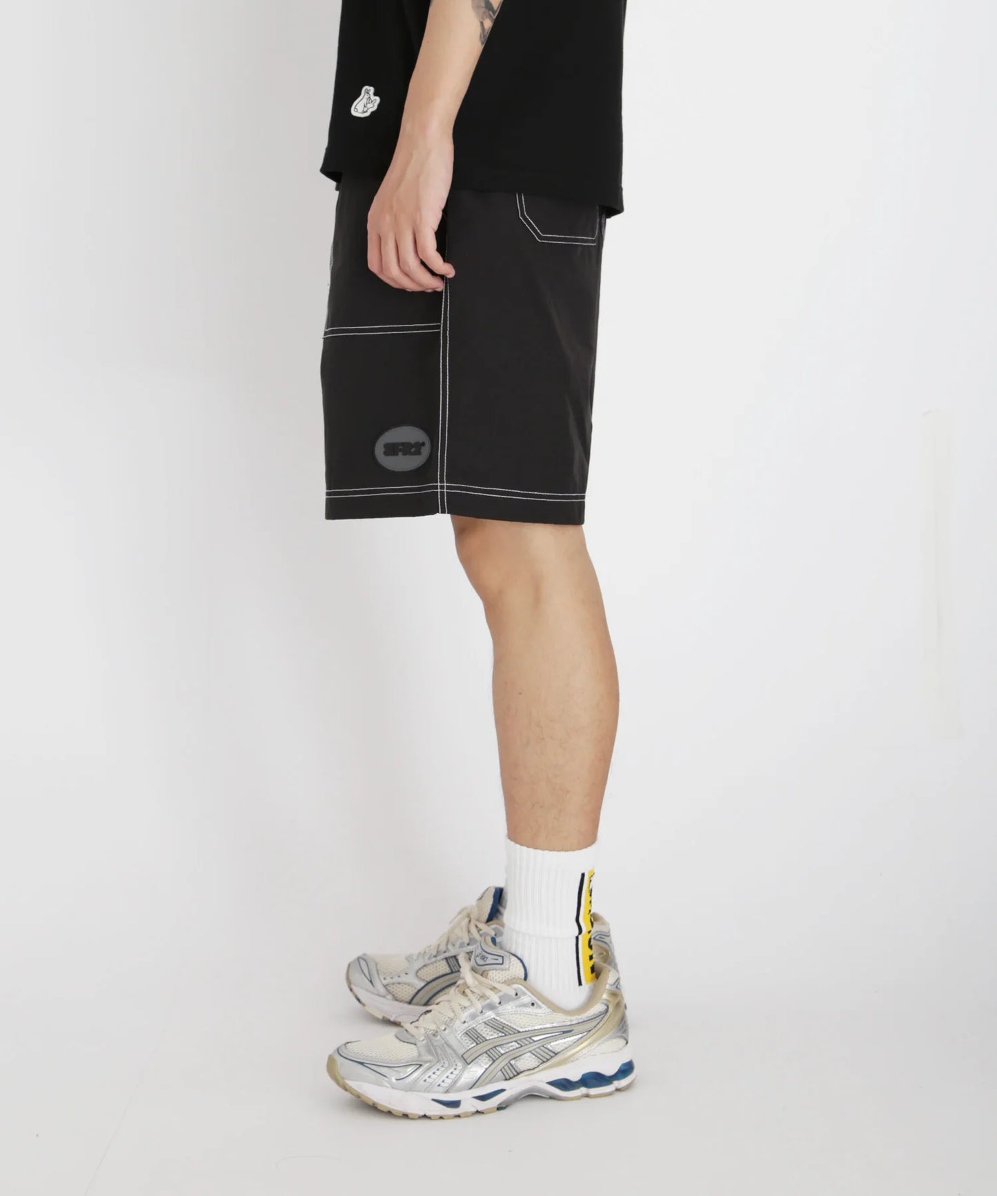 Color Stitch Short Pants